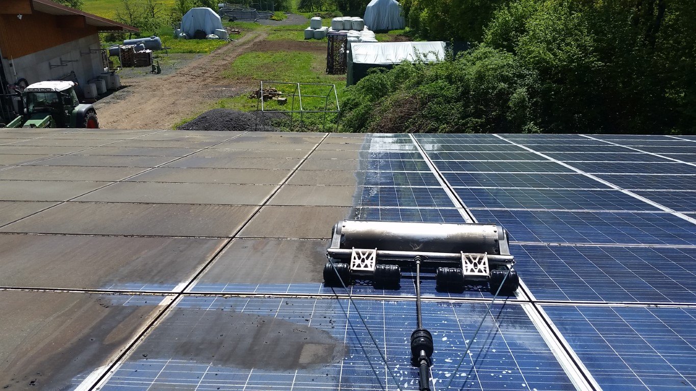 Schonende Solaranlagen-Reinigung